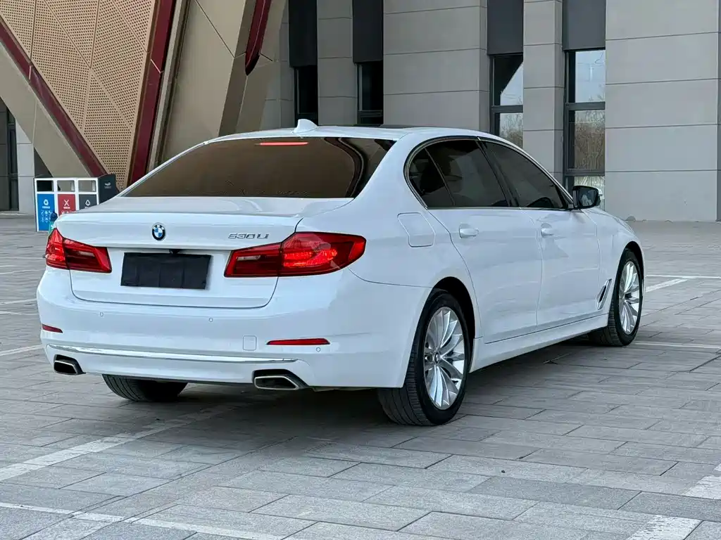BMW 5 Series — фото 6