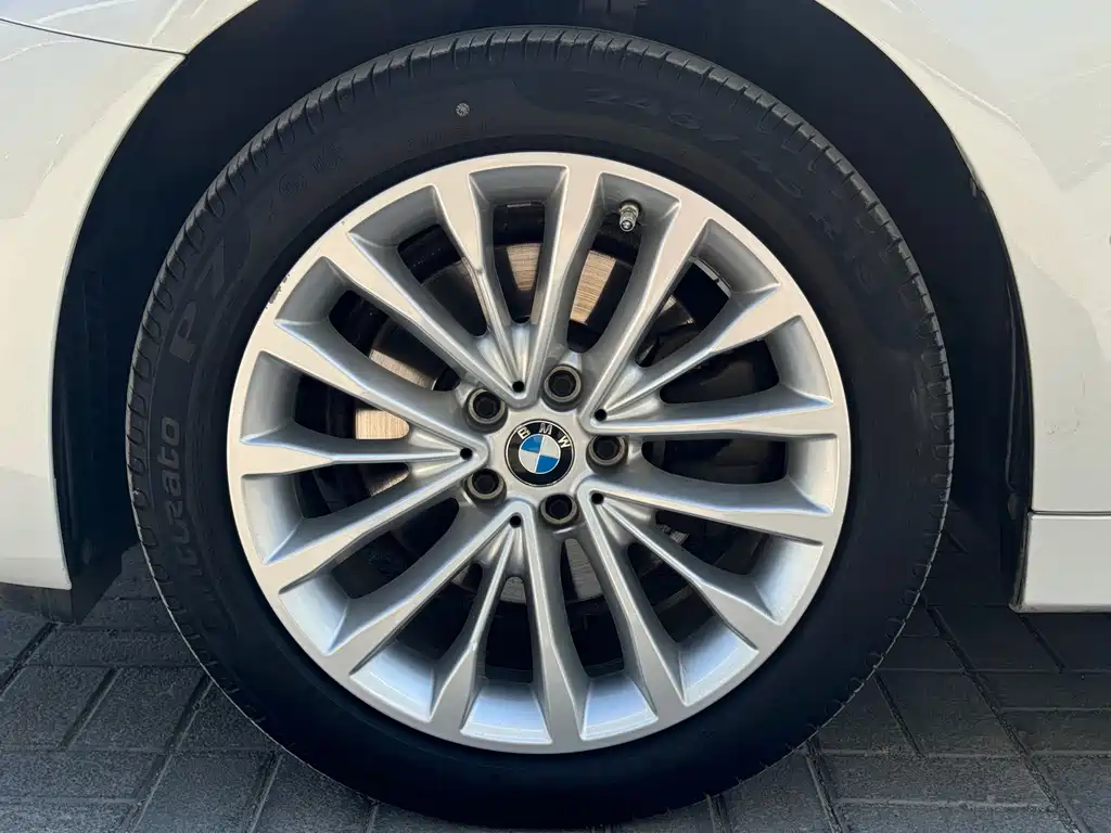 BMW 5 Series — фото 9