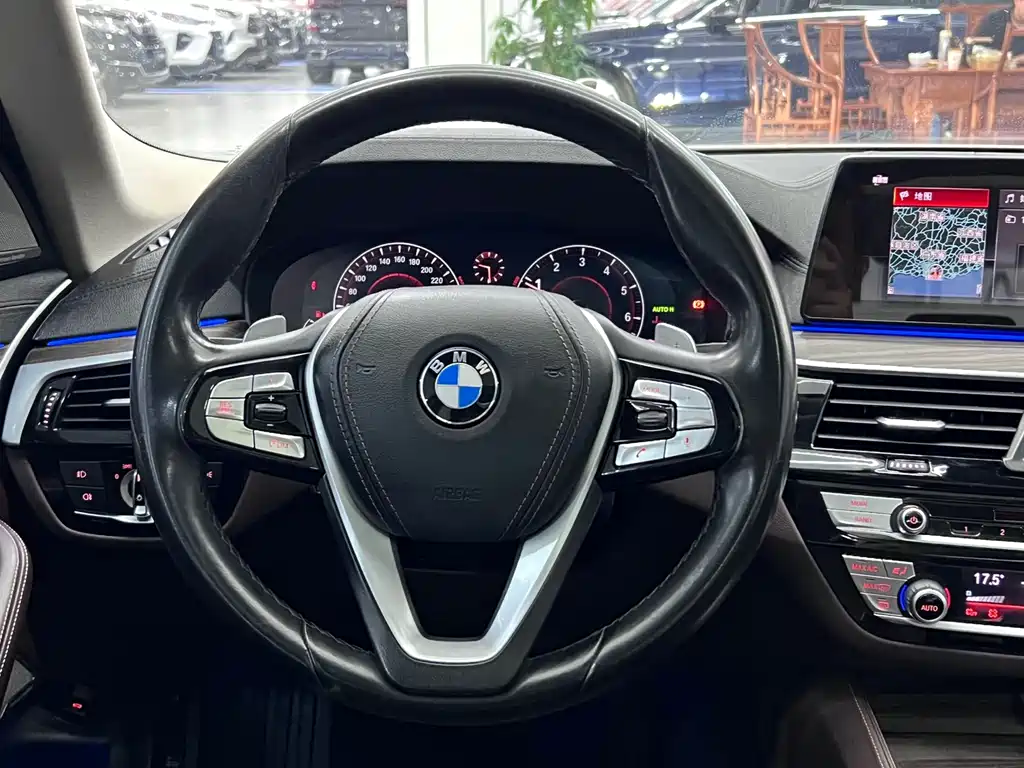 BMW 5 Series — фото 15