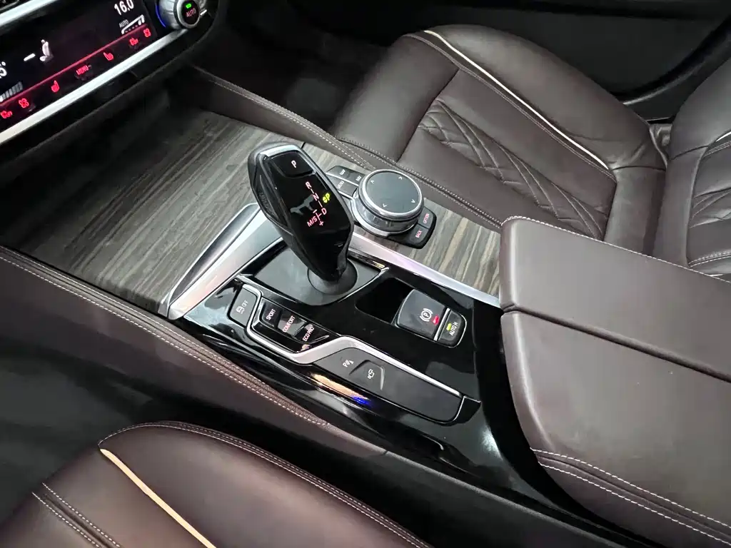 BMW 5 Series — фото 17