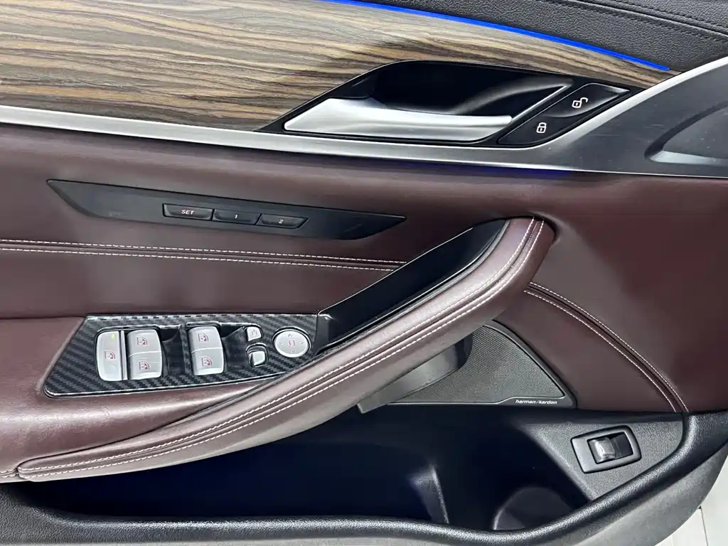 BMW 5 Series — фото 19