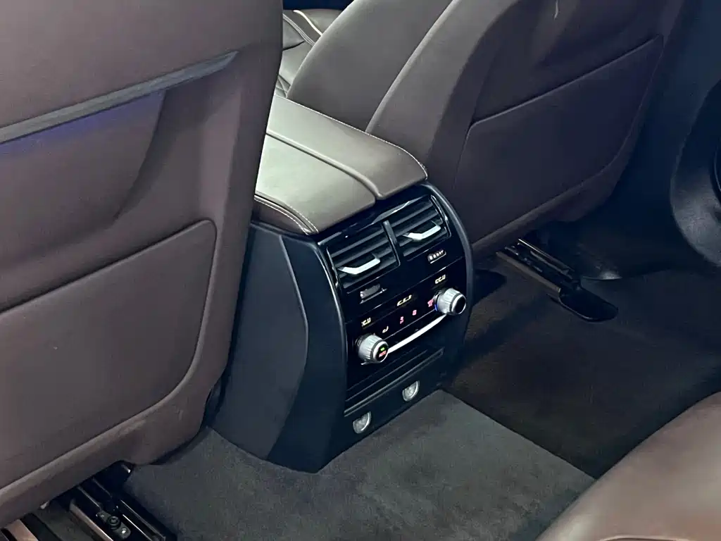 BMW 5 Series — фото 20