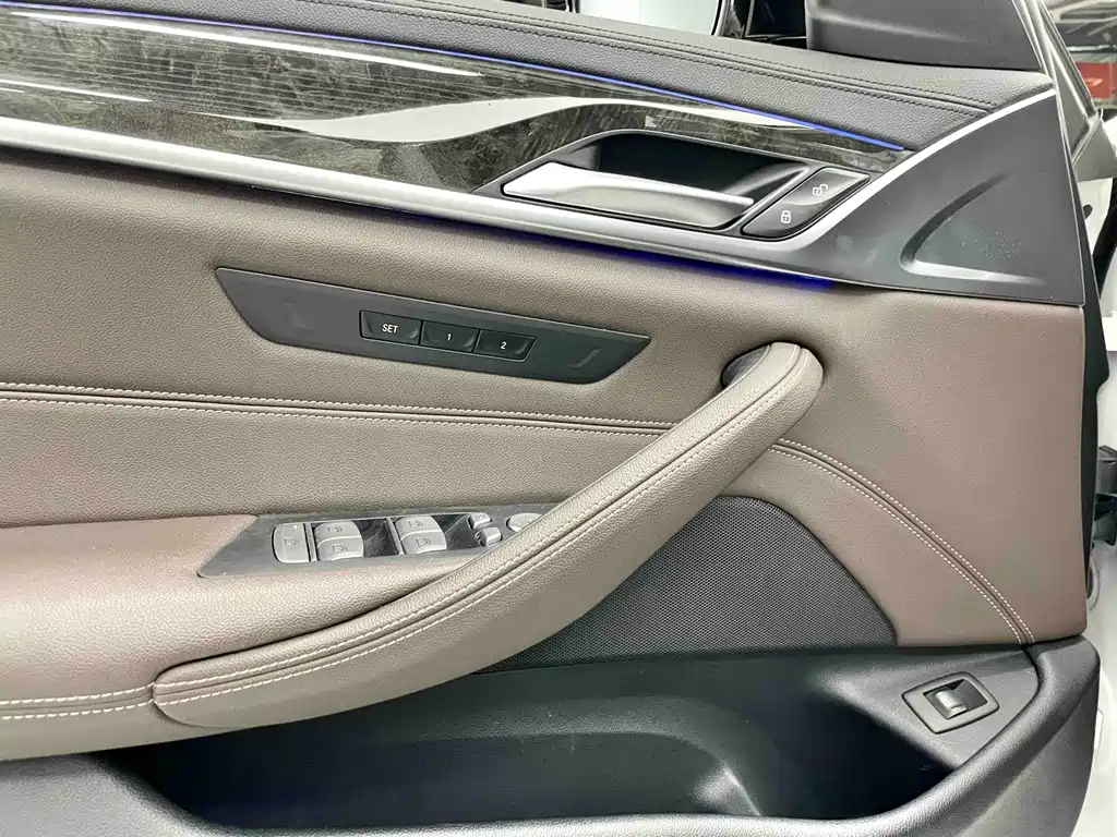 BMW 5 Series — фото 14
