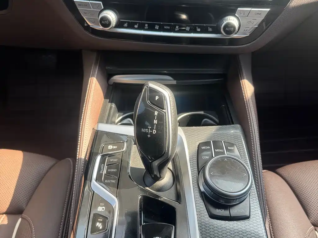 BMW 5 Series New Energy — фото 13
