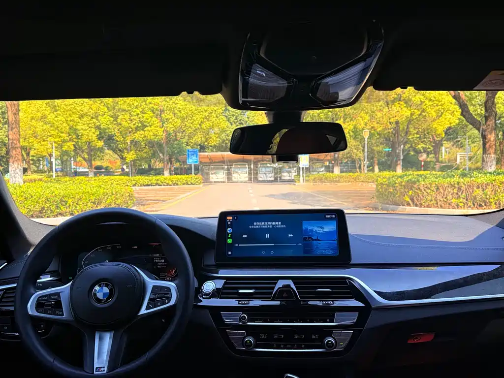 BMW 5 Series — фото 14
