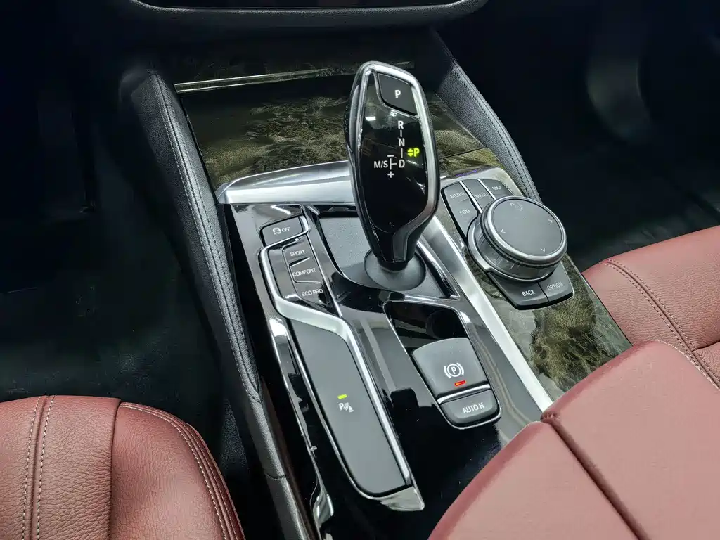 BMW 5 Series — фото 15