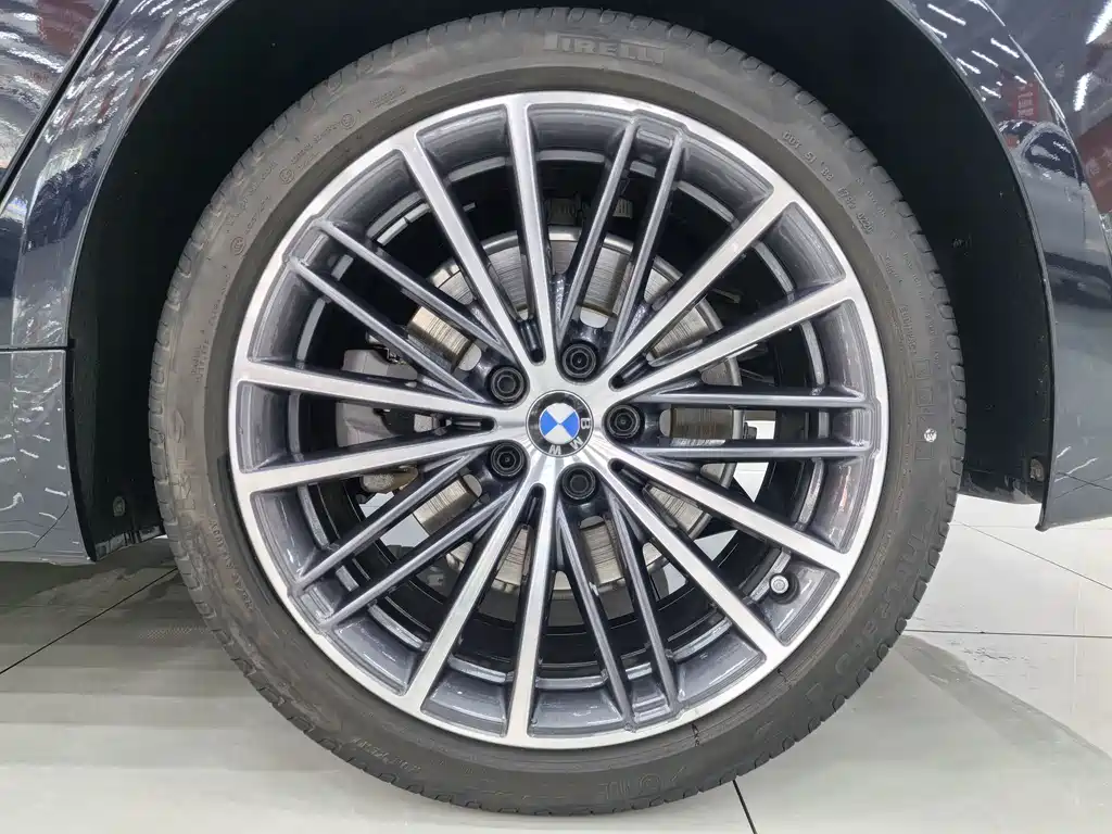 BMW 5 Series — фото 19