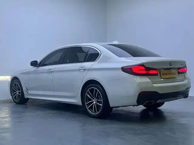BMW 5 Series — фото 4