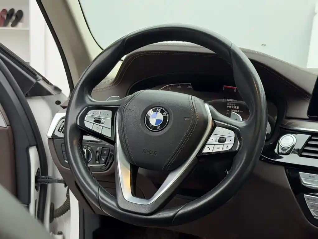 BMW 5 Series — фото 14