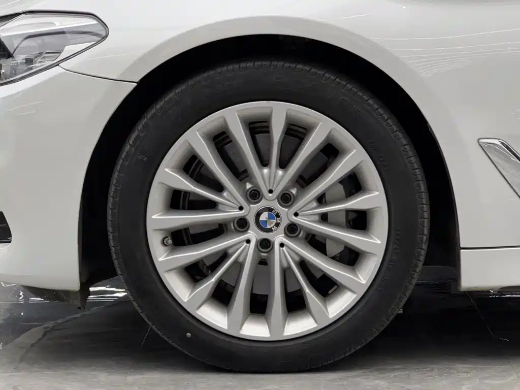 BMW 5 Series — фото 4