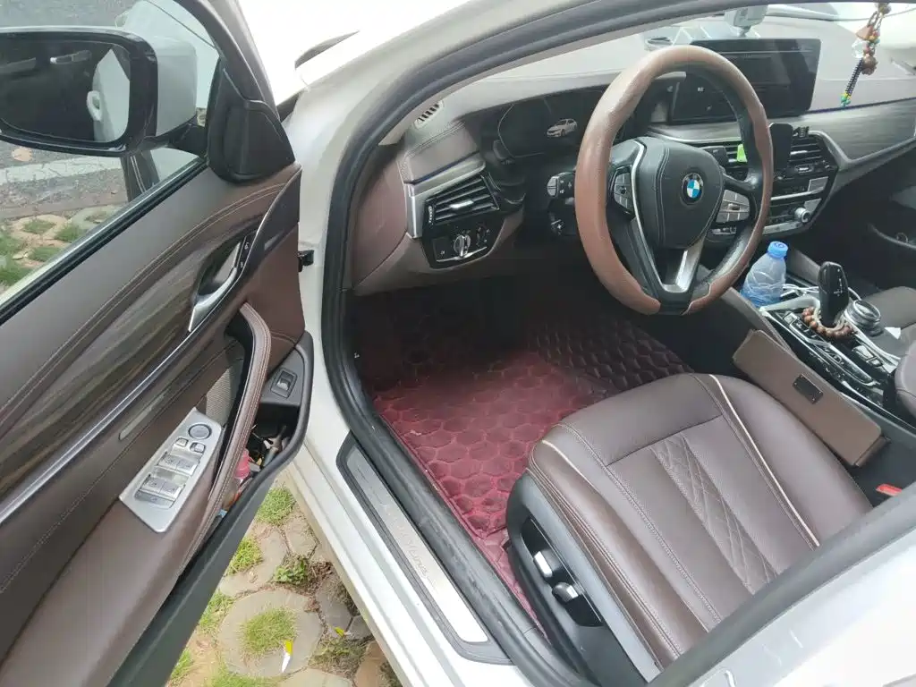 BMW 5 Series — фото 14