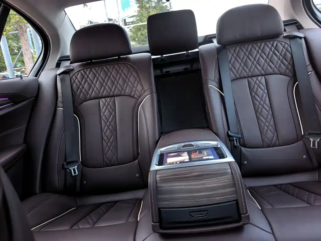 BMW 5 Series — фото 17