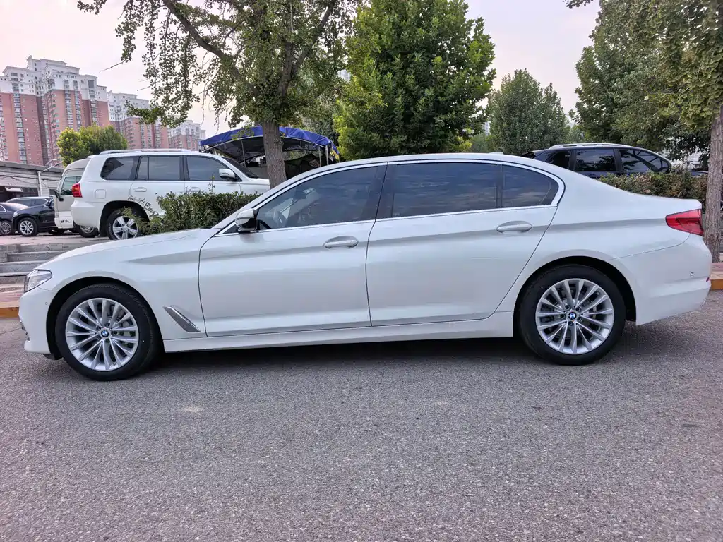 BMW 5 Series — фото 4