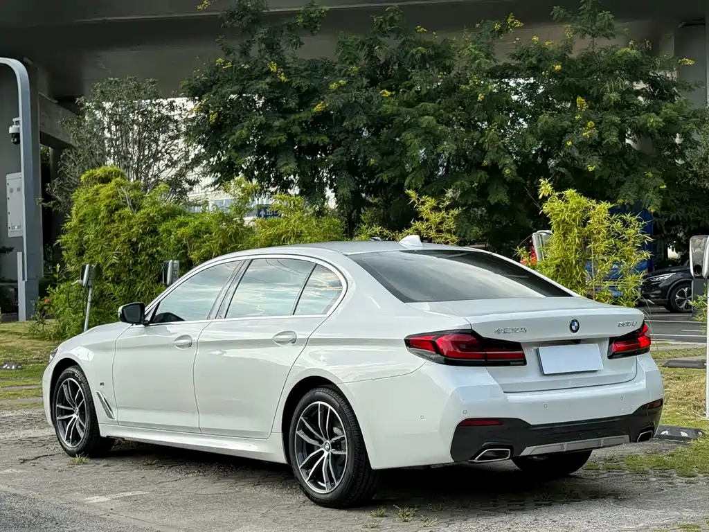 BMW 5 Series — фото 4