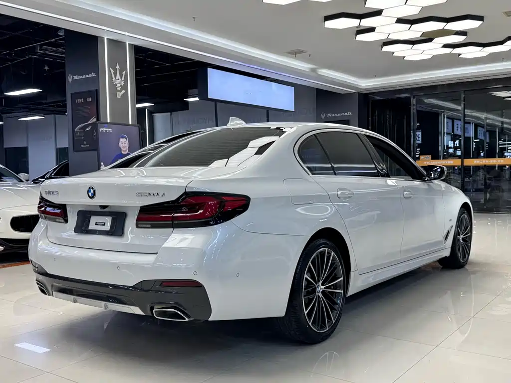 BMW 5 Series — фото 6