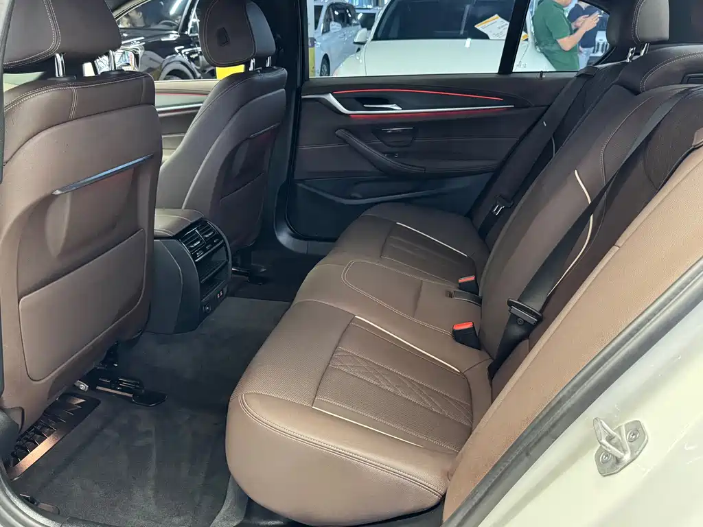 BMW 5 Series — фото 10