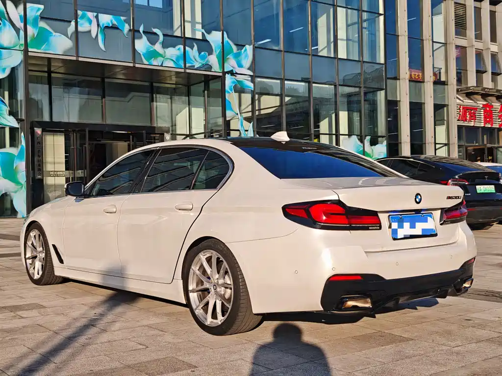 BMW 5 Series — фото 4