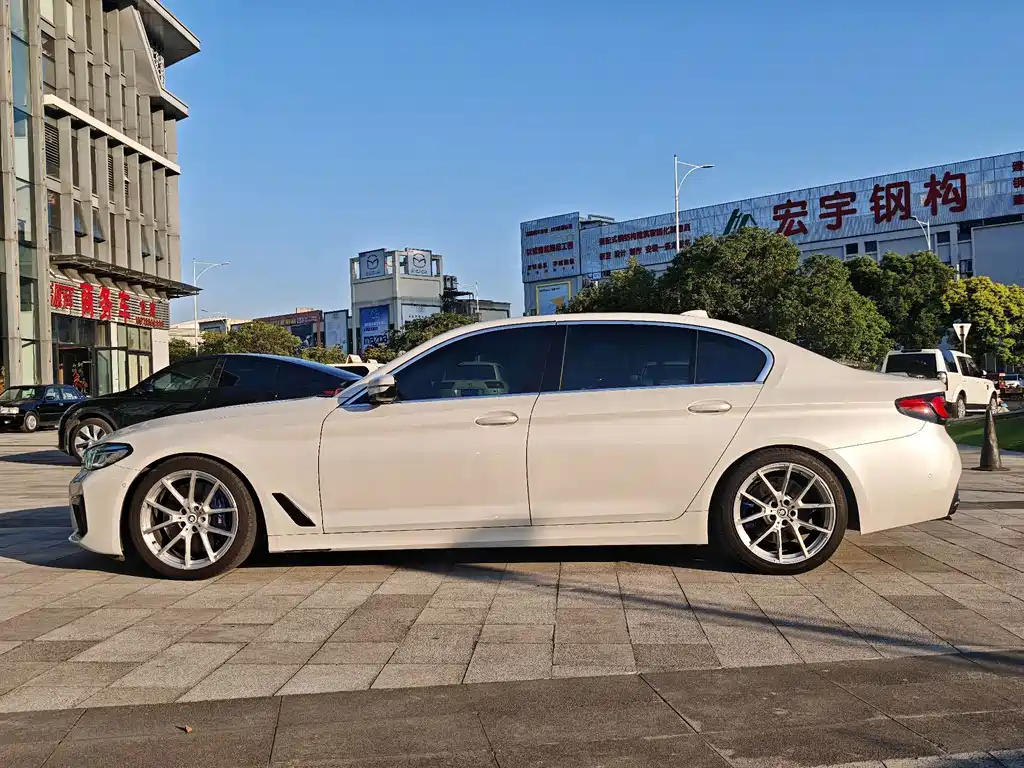 BMW 5 Series — фото 7