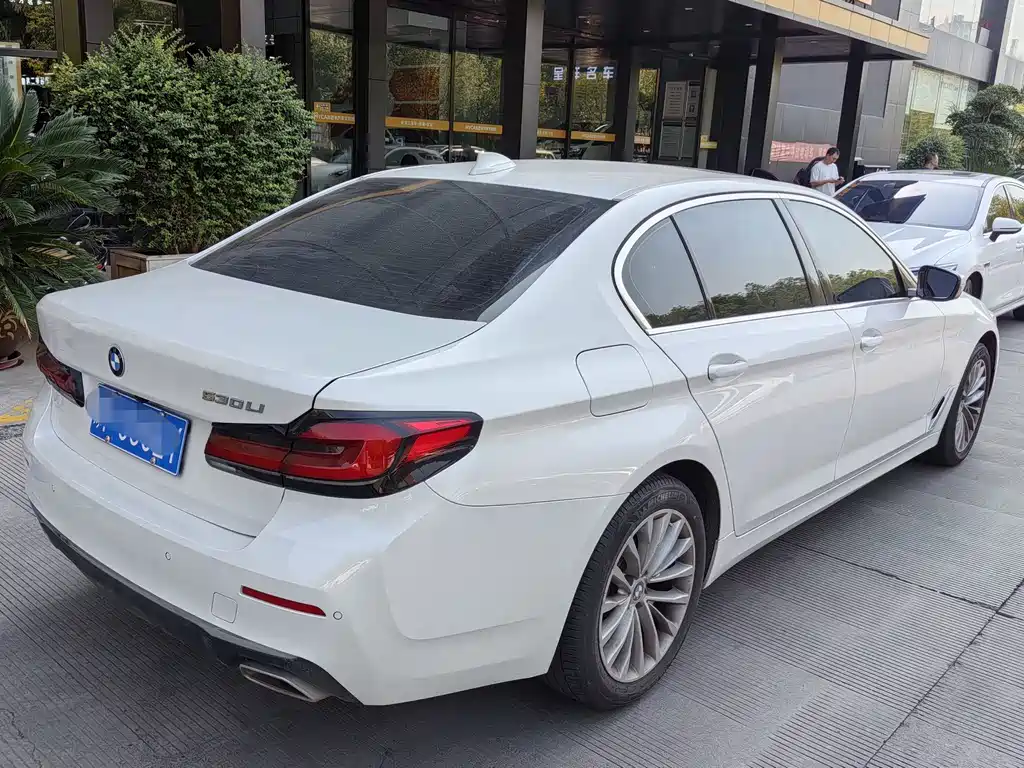 BMW 5 Series — фото 2