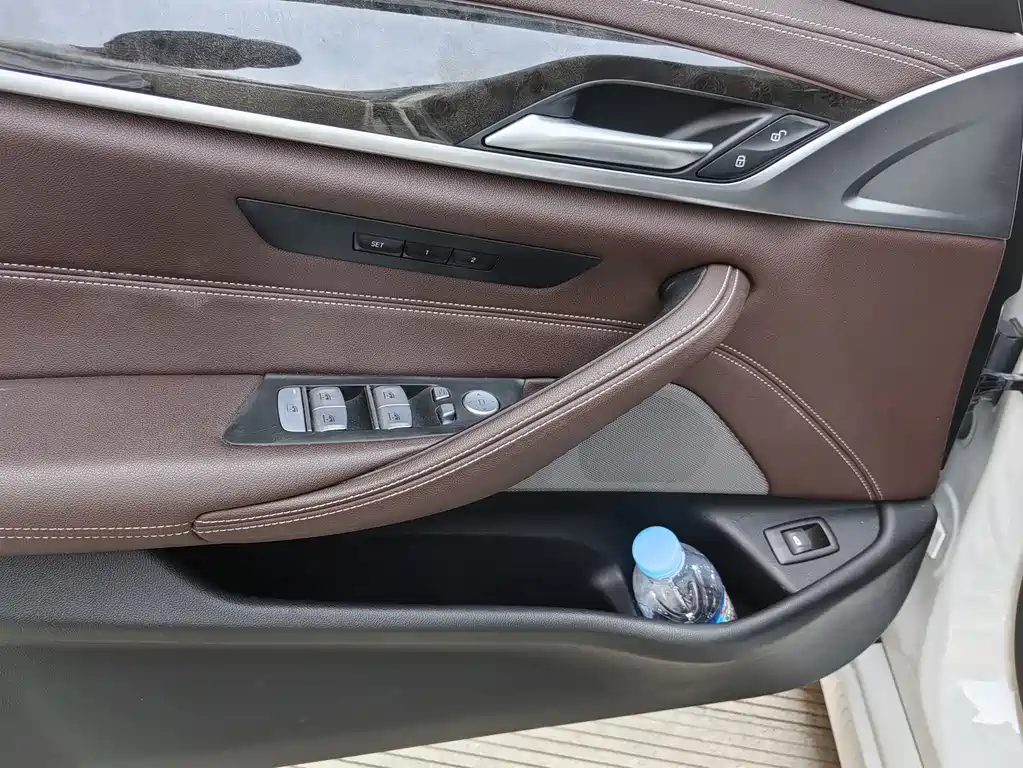 BMW 5 Series — фото 7