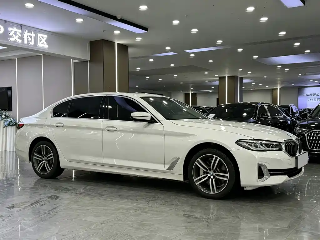 BMW 5 Series — фото 3