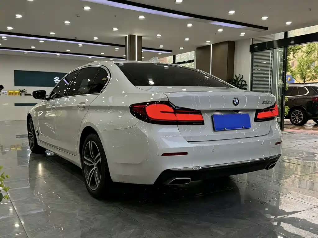 BMW 5 Series — фото 9