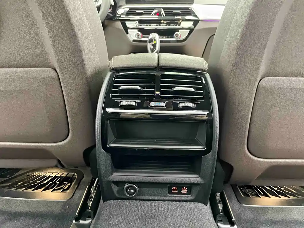 BMW 5 Series — фото 14