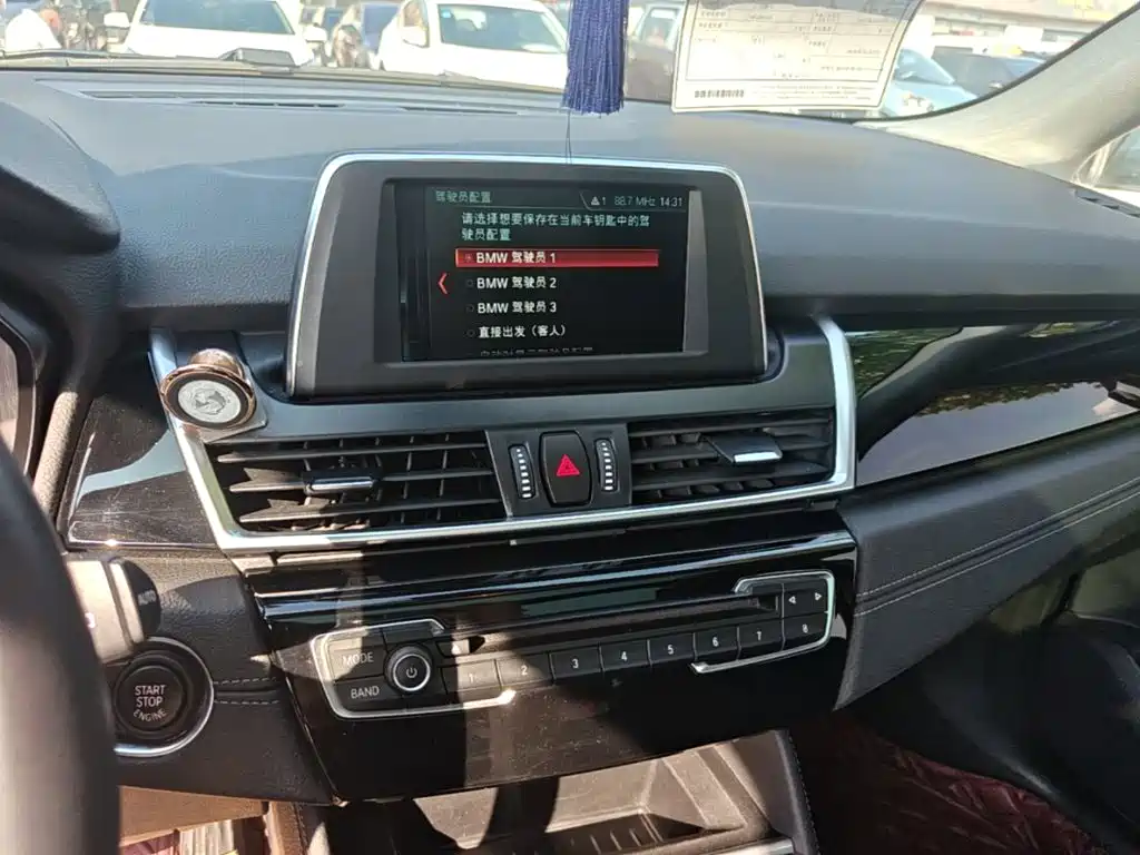 BMW 2 Series Active Tourer — фото 13
