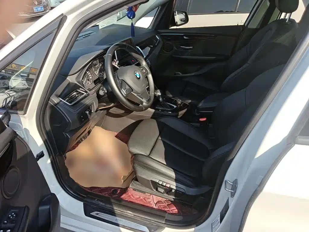 BMW 2 Series Active Tourer — фото 15