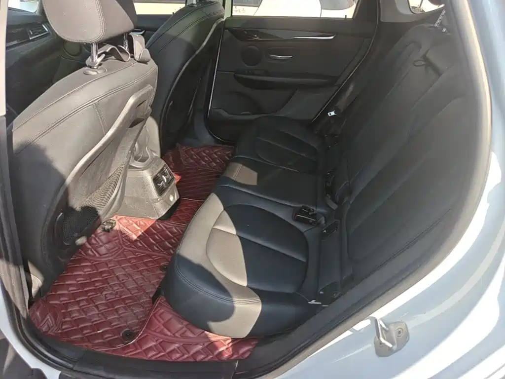 BMW 2 Series Active Tourer — фото 17