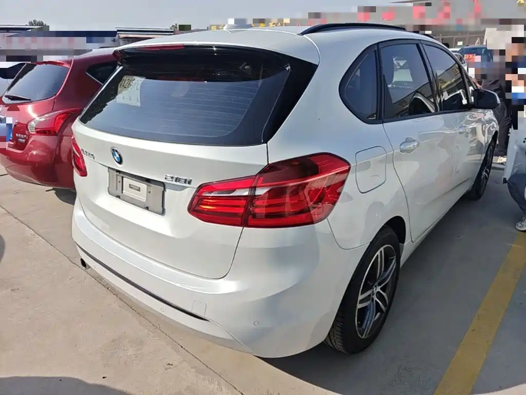 BMW 2 Series Active Tourer — фото 7