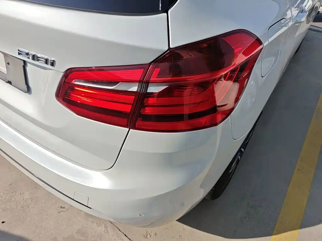 BMW 2 Series Active Tourer — фото 8