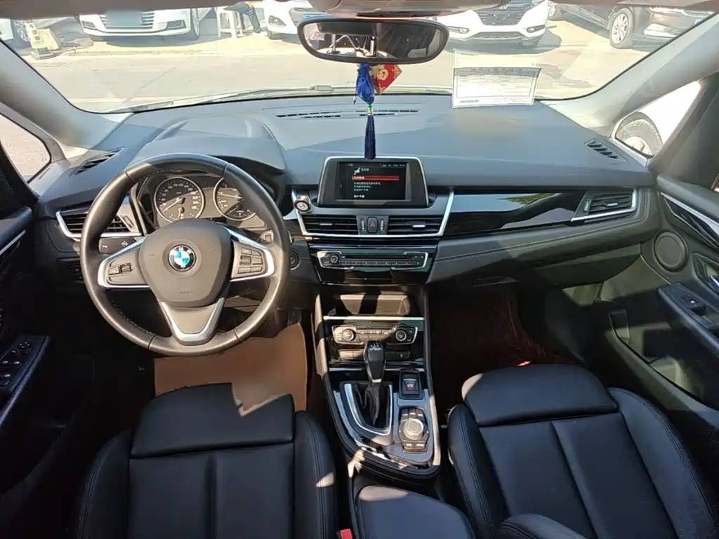 BMW 2 Series Active Tourer — фото 10