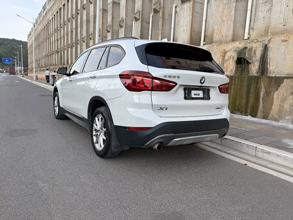 BMW X1 — фото 10