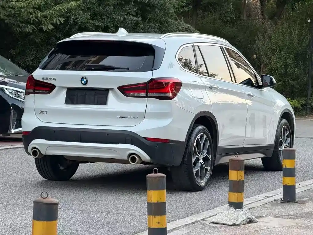 BMW X1 — фото 9