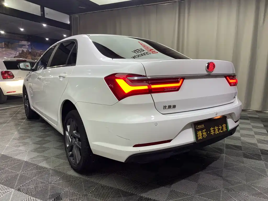 BYD Qin NEV — фото 4