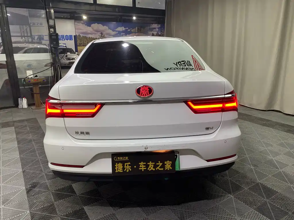 BYD Qin NEV — фото 5