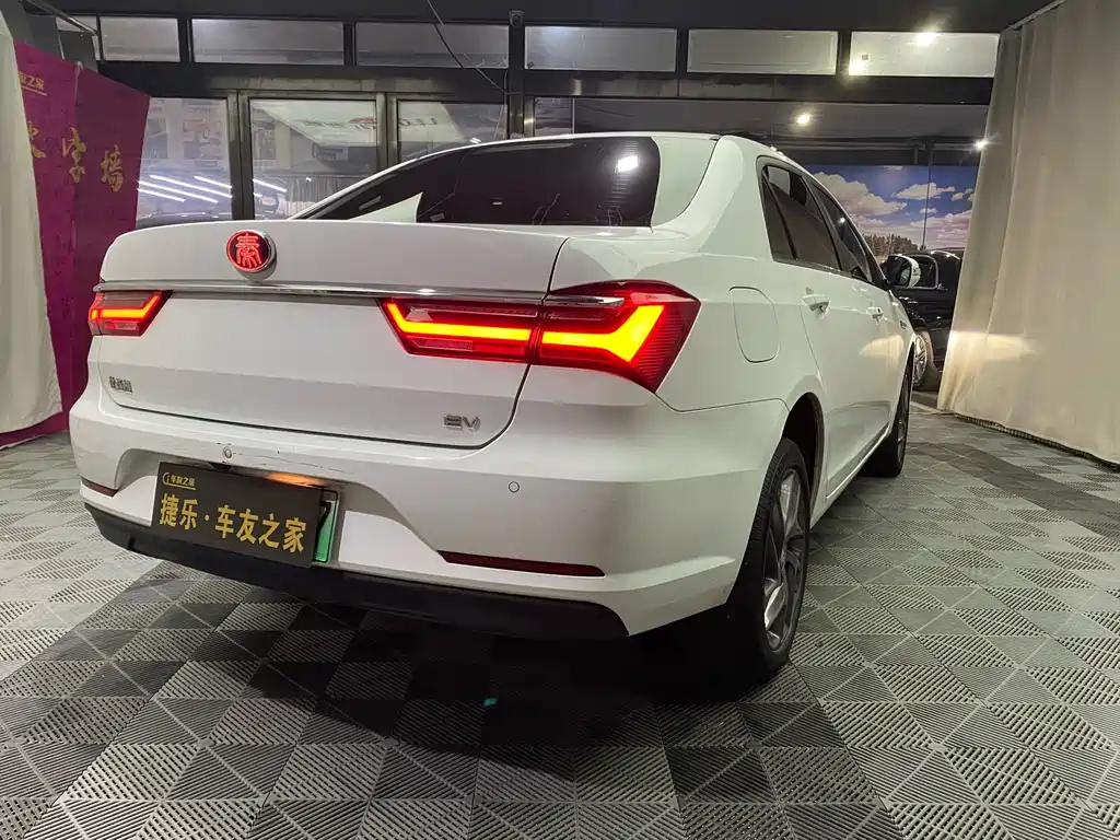 BYD Qin NEV — фото 6