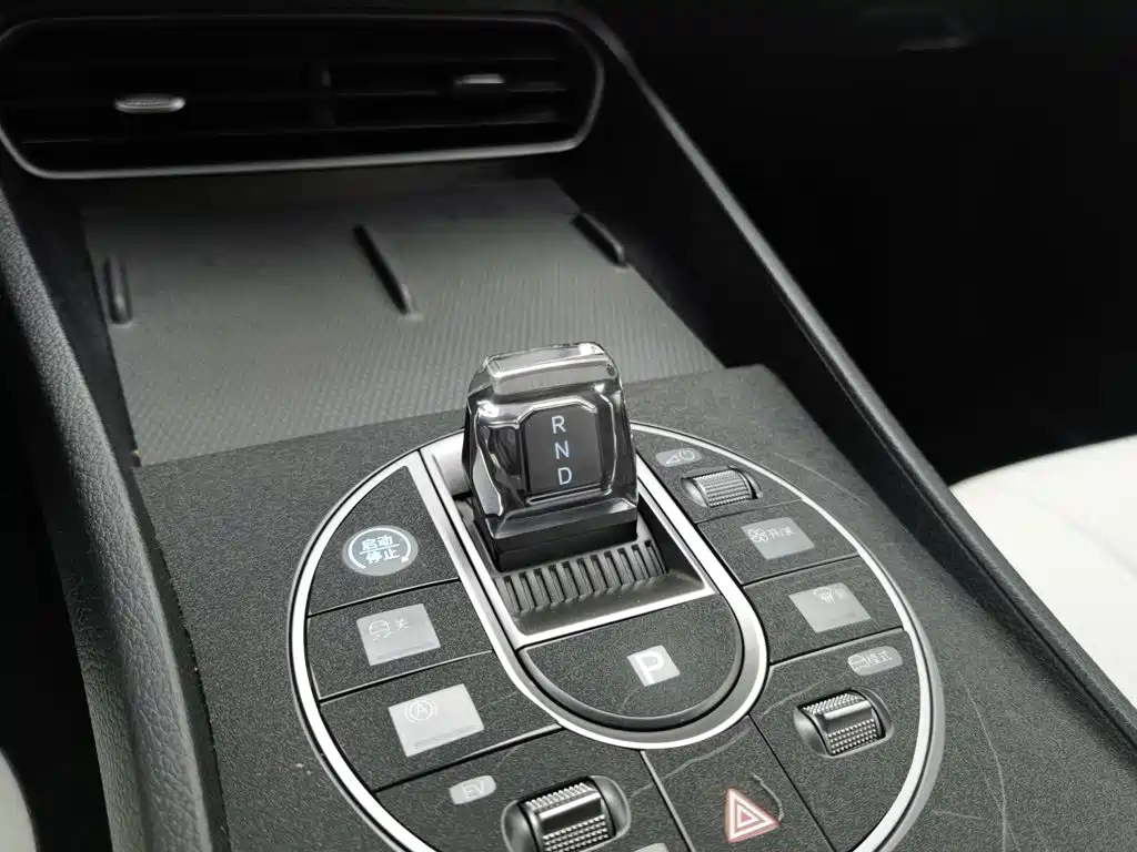 BYD Seal 05 DM-i — фото 13