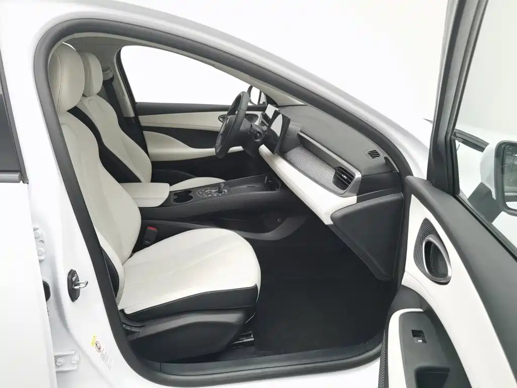 BYD Seal 05 DM-i — фото 23
