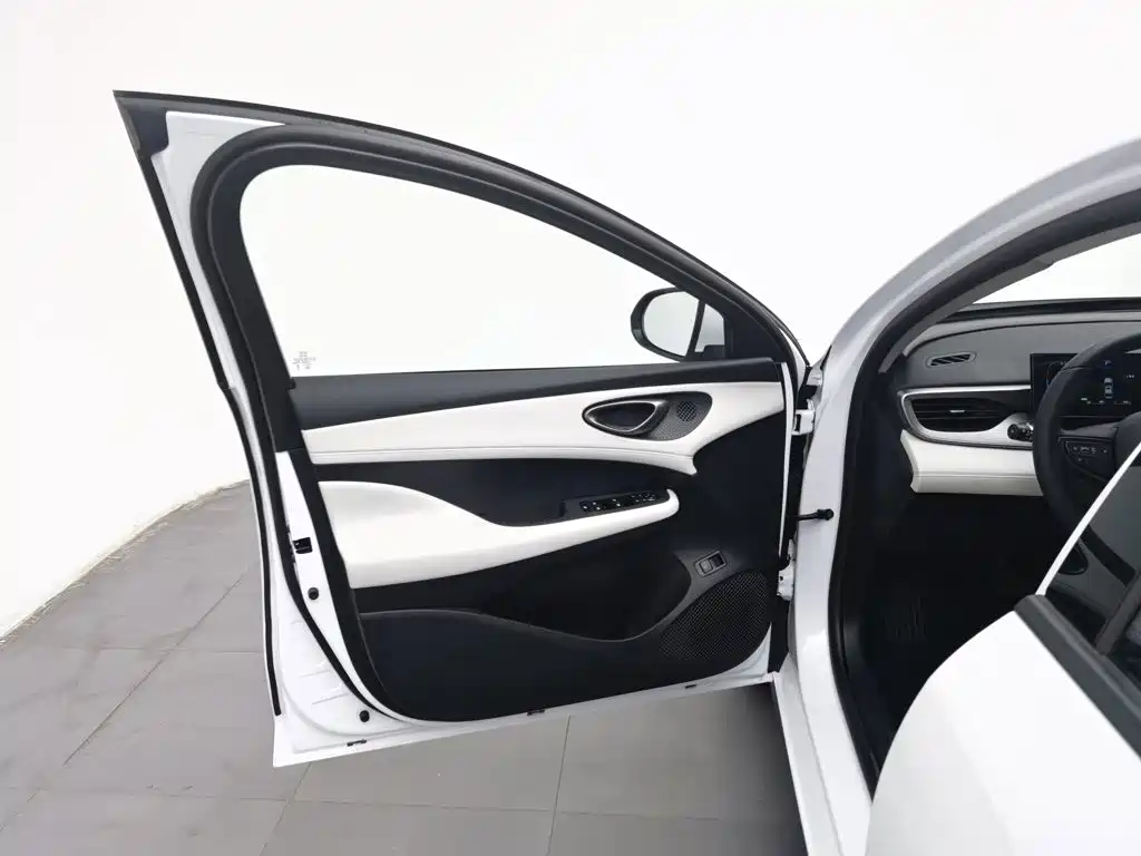 BYD Seal 05 DM-i — фото 8