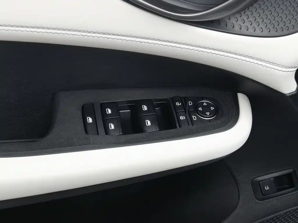 BYD Seal 05 DM-i — фото 9