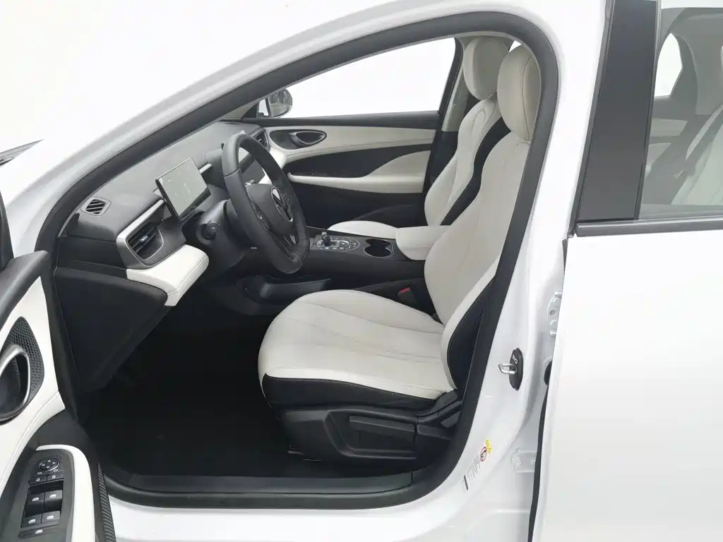 BYD Seal 05 DM-i — фото 10