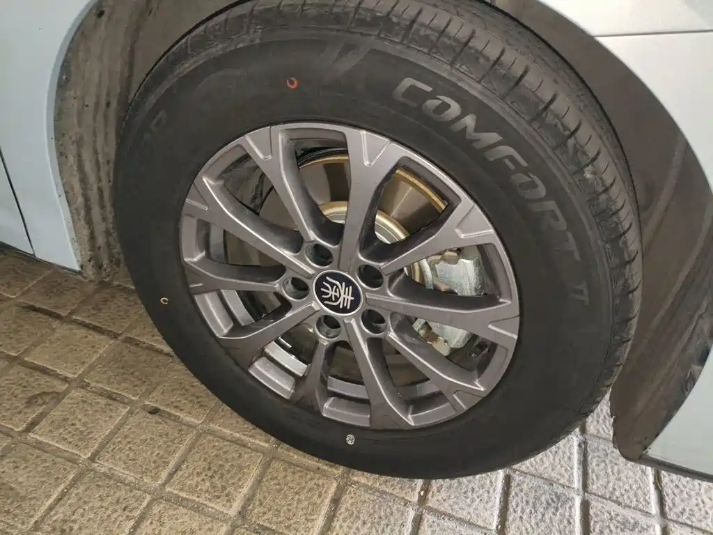 BYD Qin L — фото 25
