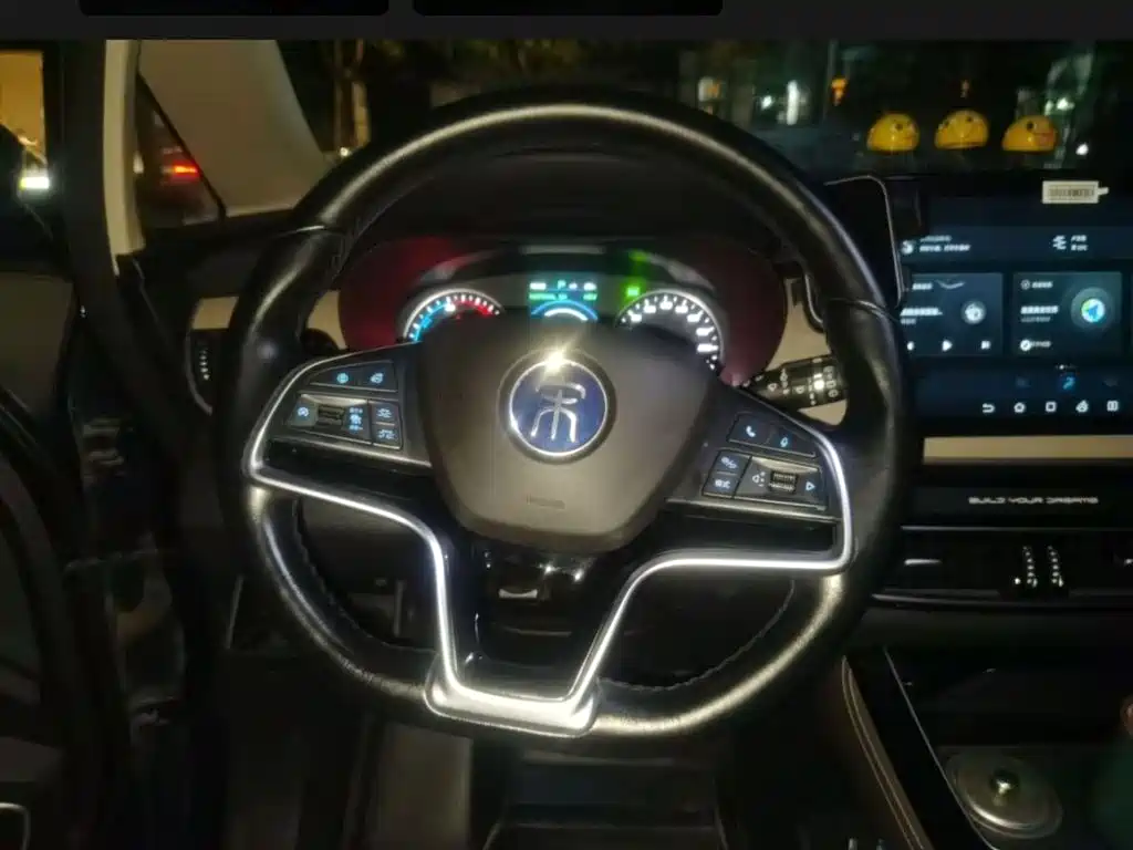 BYD MAX New Energy — фото 13