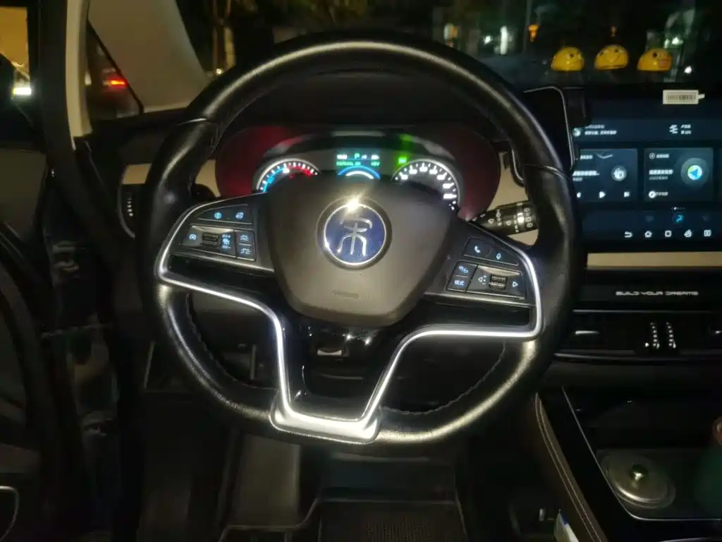 BYD MAX New Energy — фото 3
