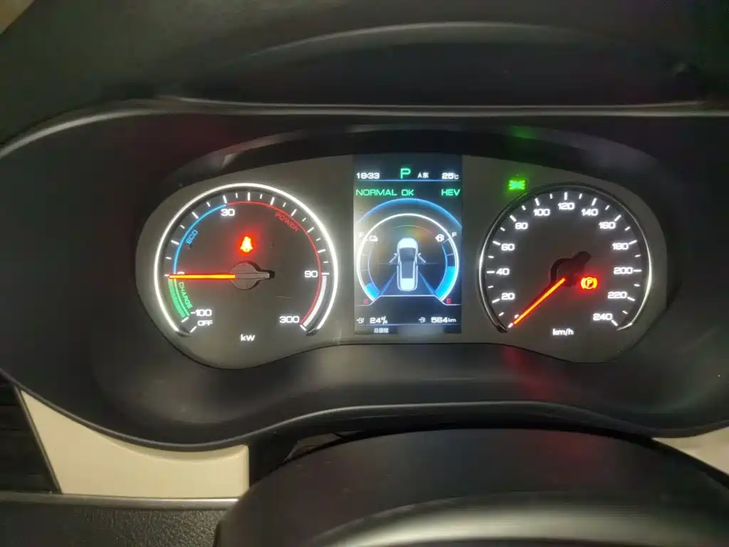 BYD MAX New Energy — фото 4
