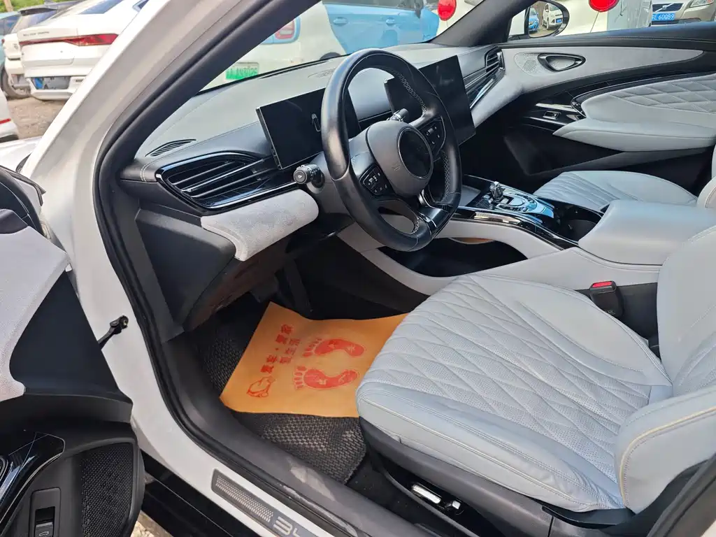 BYD Seal — фото 8