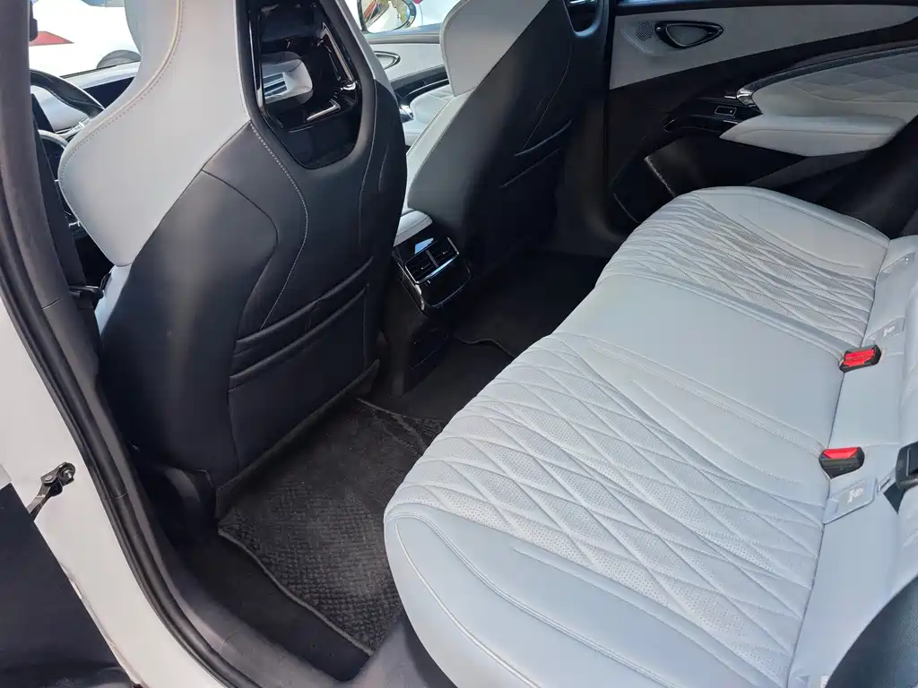 BYD Seal — фото 9