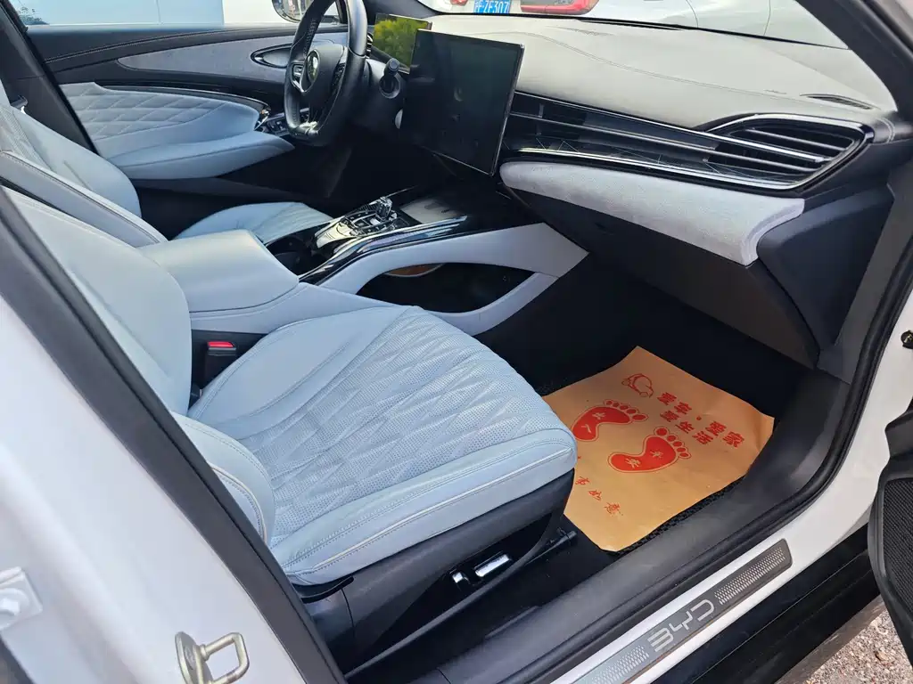 BYD Seal — фото 10
